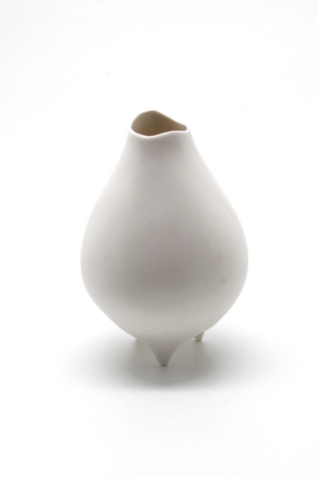 Vase blanc en porcelaine trois pieds 2